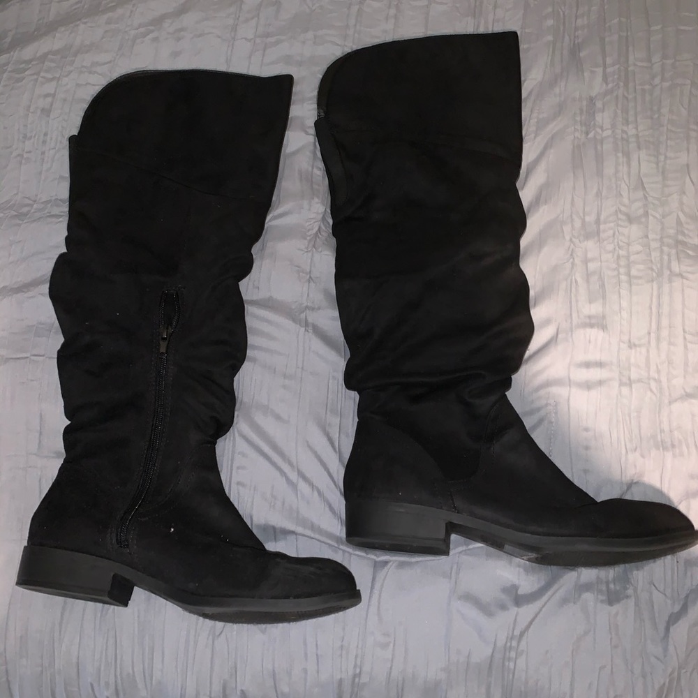 Knee-high slouchy boots